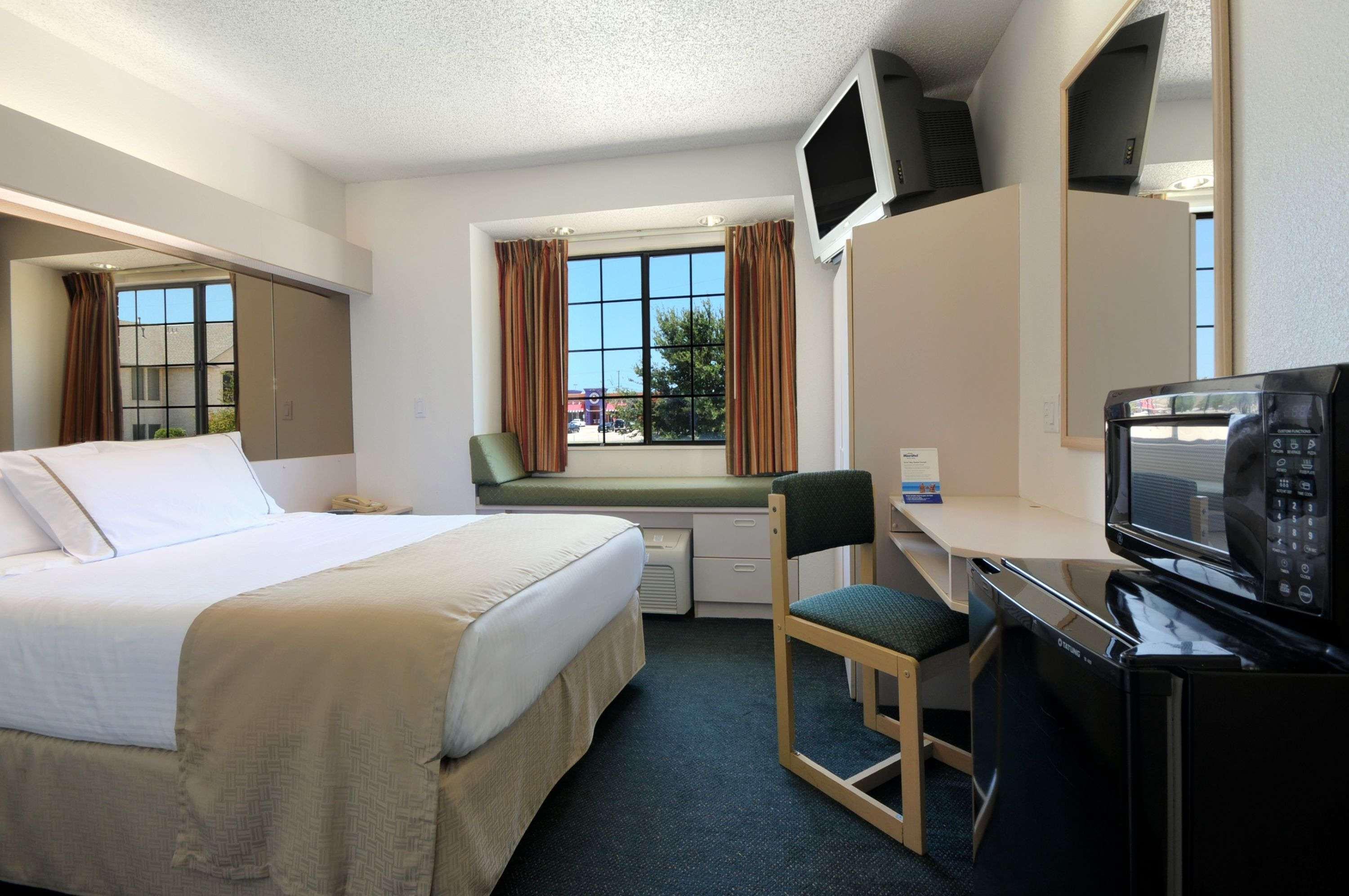 Travelodge By Wyndham Arlington/Dallas Area Extérieur photo