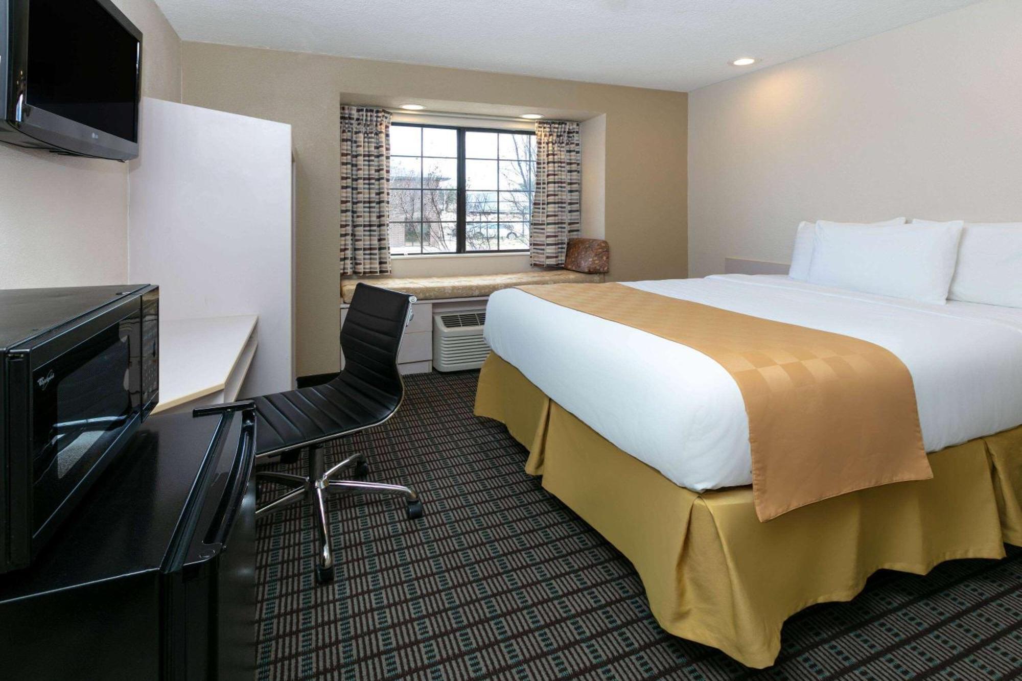 Travelodge By Wyndham Arlington/Dallas Area Extérieur photo