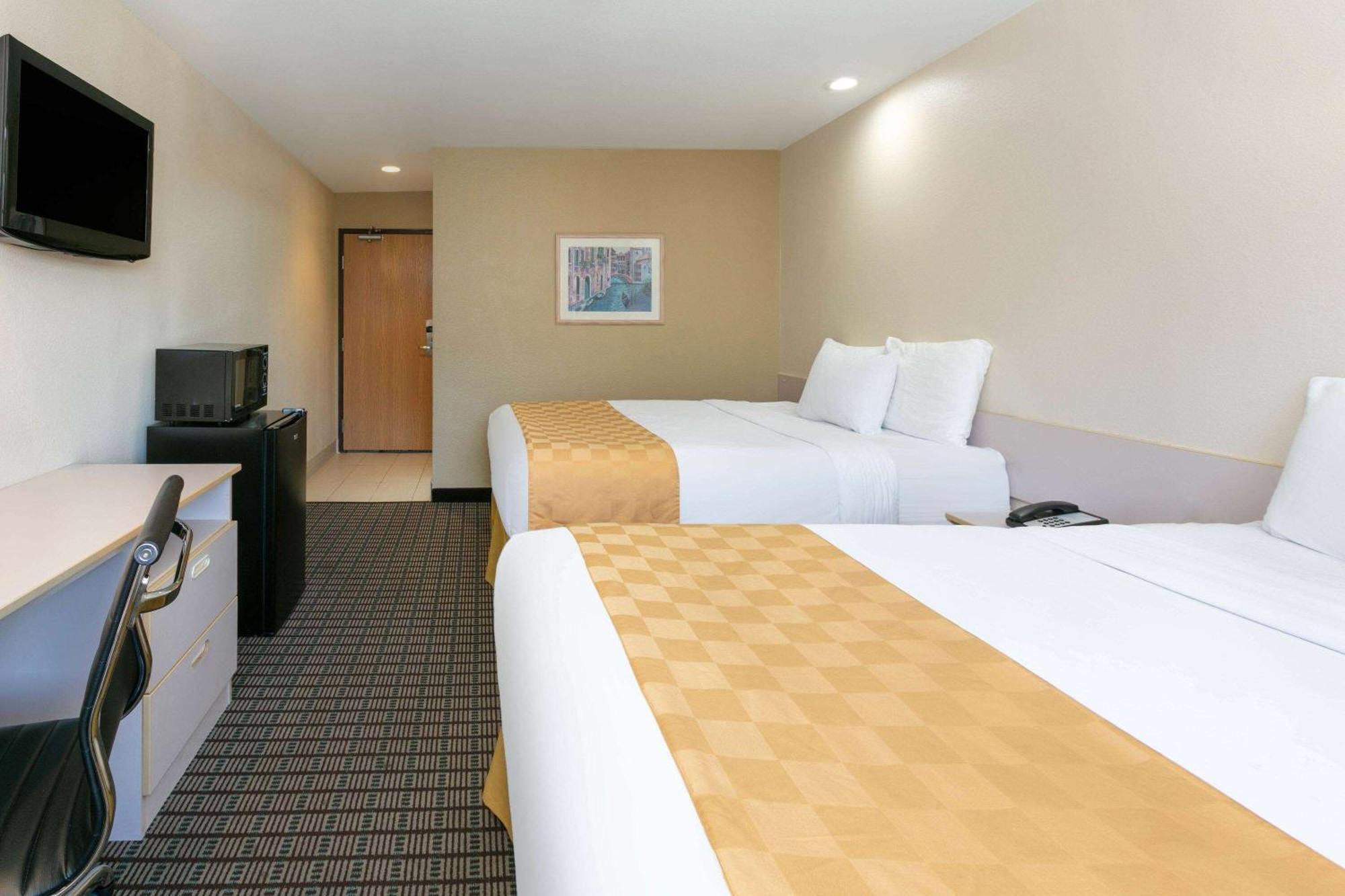 Travelodge By Wyndham Arlington/Dallas Area Extérieur photo