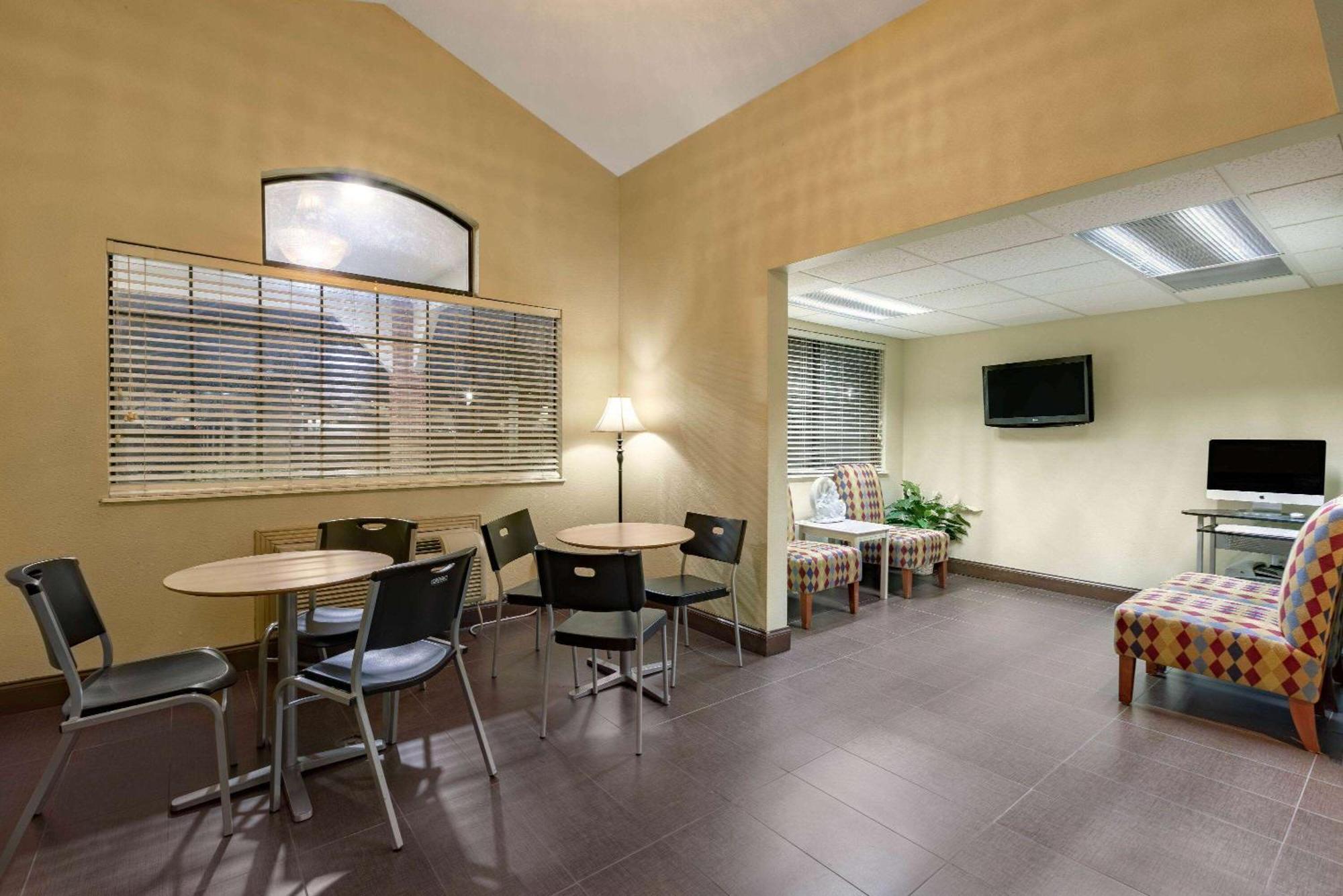 Travelodge By Wyndham Arlington/Dallas Area Extérieur photo