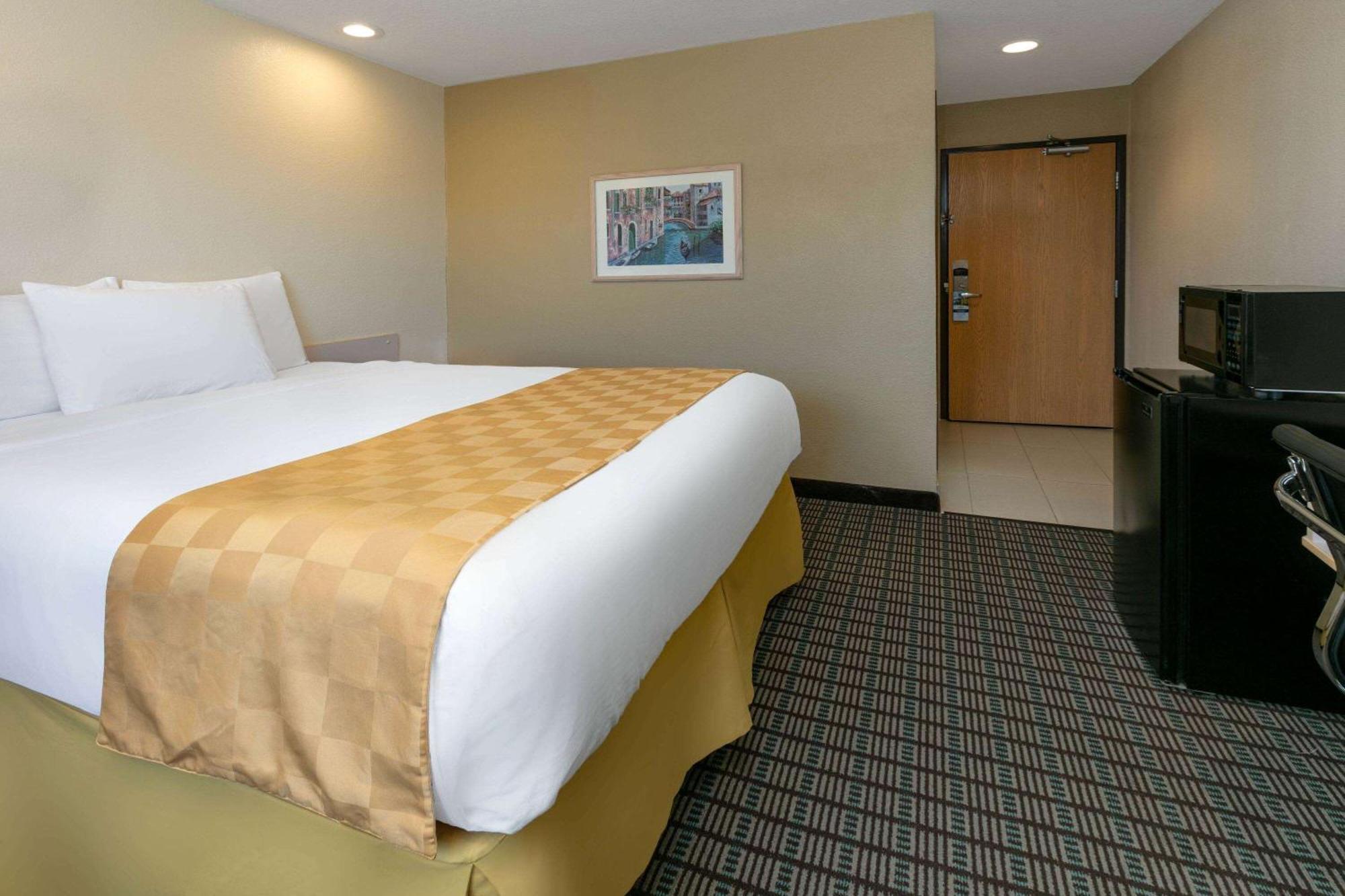 Travelodge By Wyndham Arlington/Dallas Area Extérieur photo