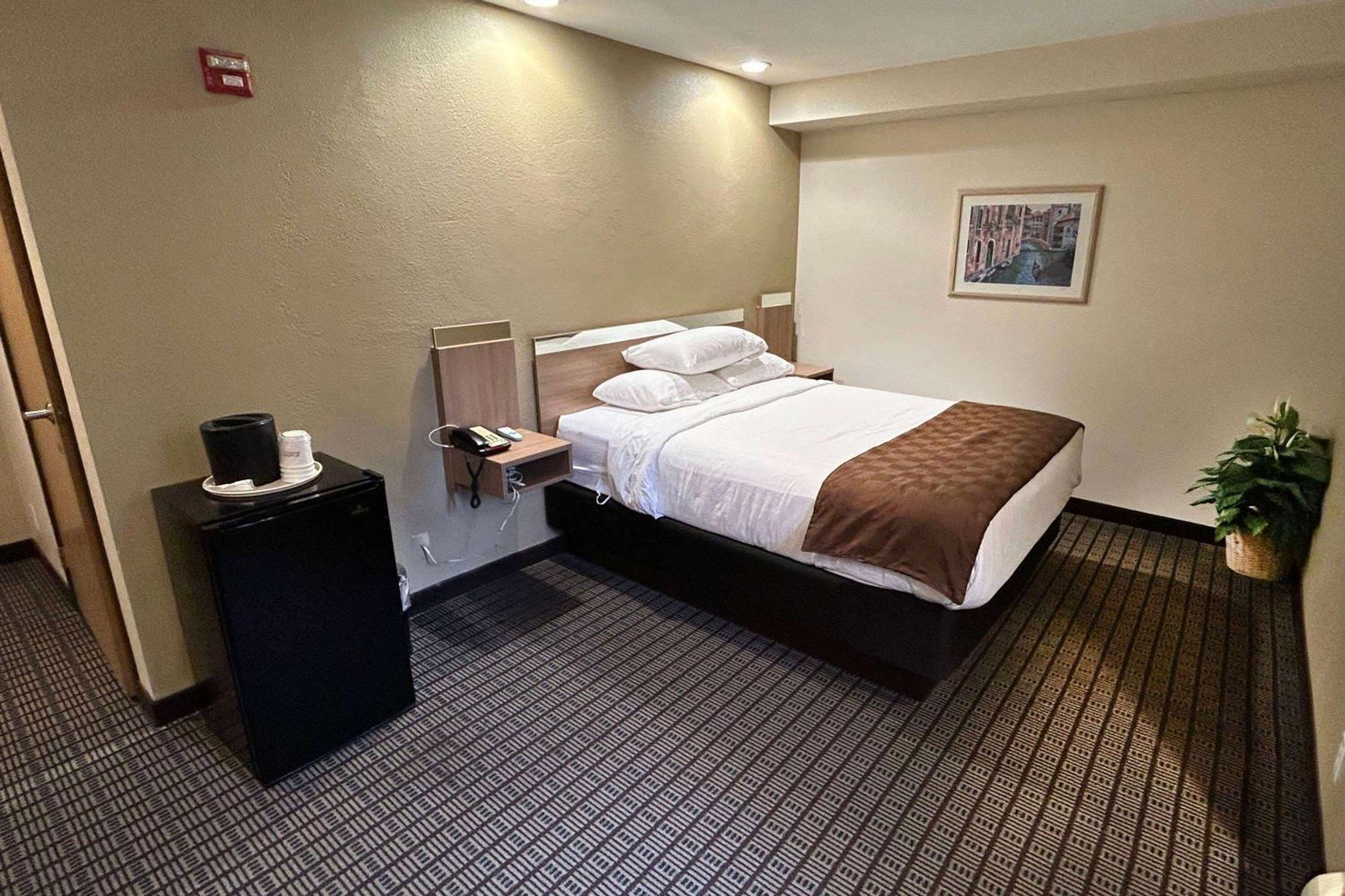 Travelodge By Wyndham Arlington/Dallas Area Extérieur photo
