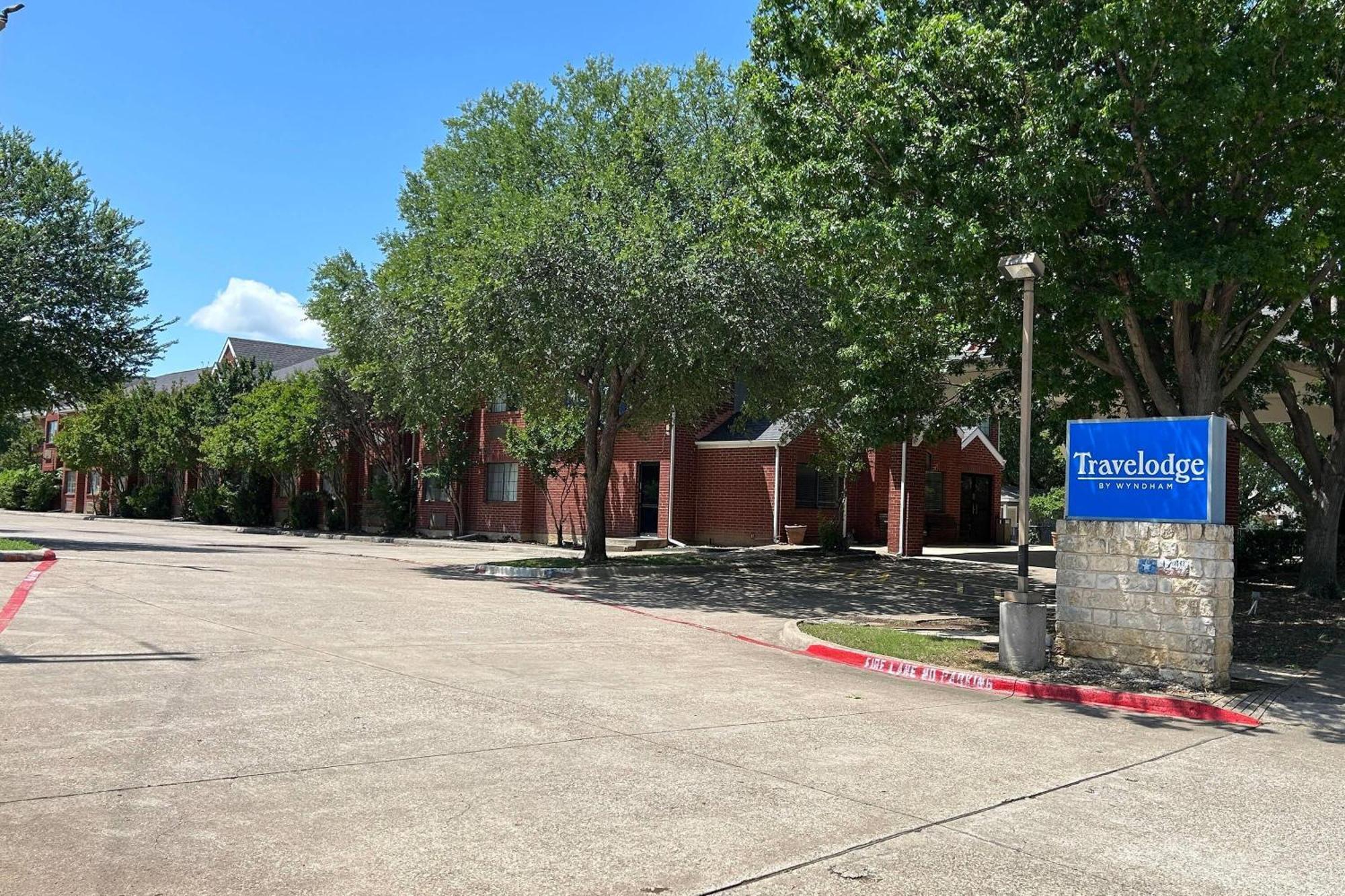 Travelodge By Wyndham Arlington/Dallas Area Extérieur photo
