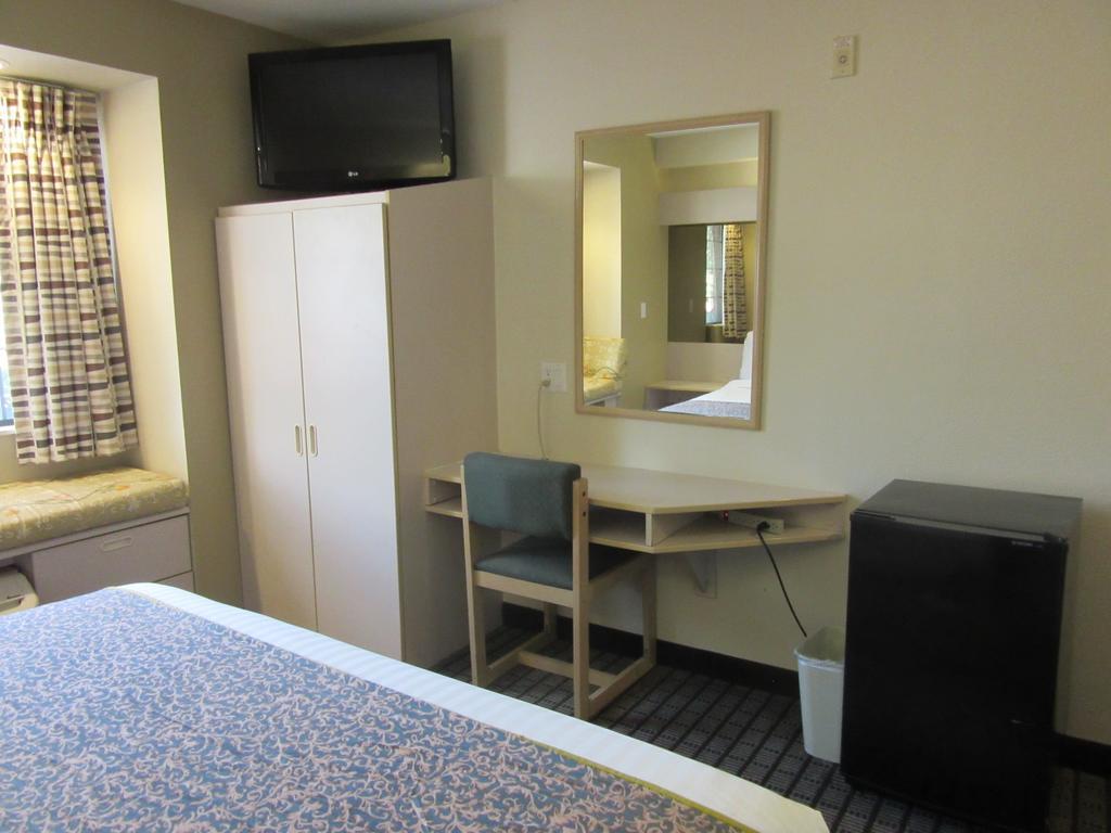 Travelodge By Wyndham Arlington/Dallas Area Extérieur photo