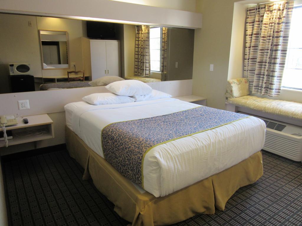 Travelodge By Wyndham Arlington/Dallas Area Extérieur photo