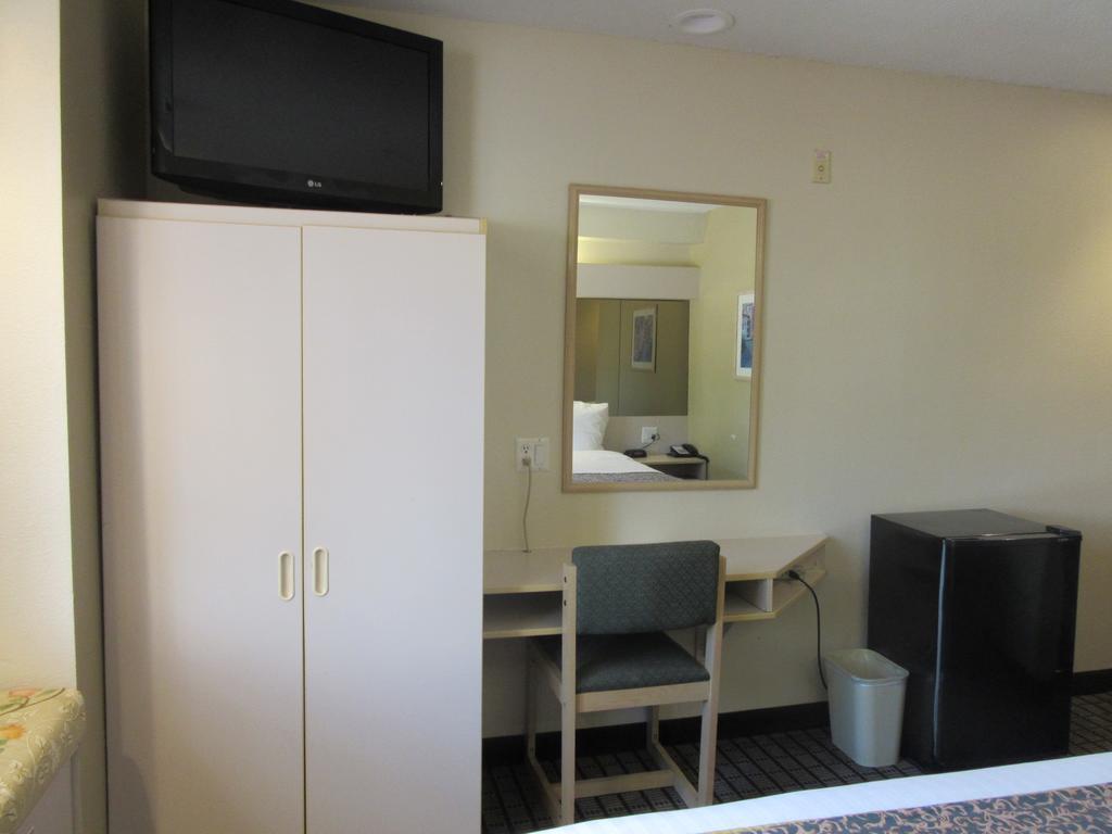 Travelodge By Wyndham Arlington/Dallas Area Extérieur photo