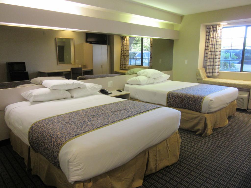 Travelodge By Wyndham Arlington/Dallas Area Extérieur photo