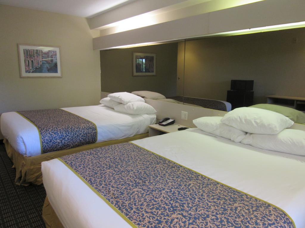 Travelodge By Wyndham Arlington/Dallas Area Extérieur photo