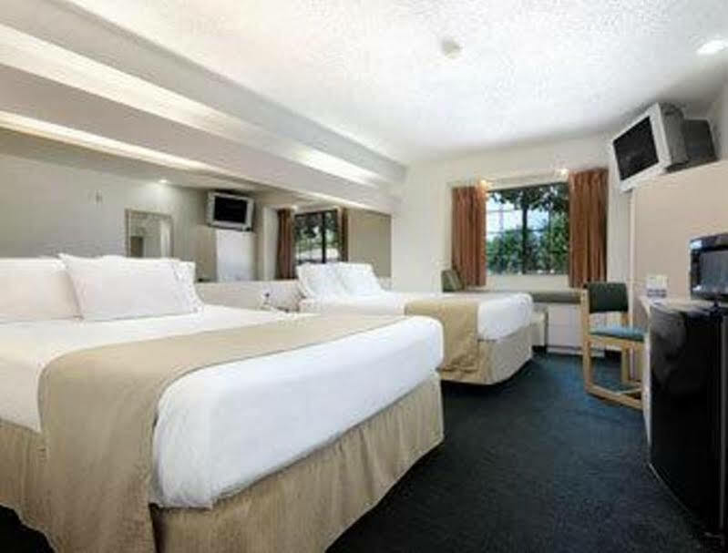 Travelodge By Wyndham Arlington/Dallas Area Extérieur photo