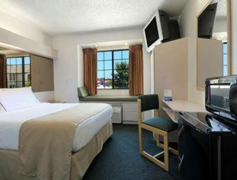Travelodge By Wyndham Arlington/Dallas Area Extérieur photo