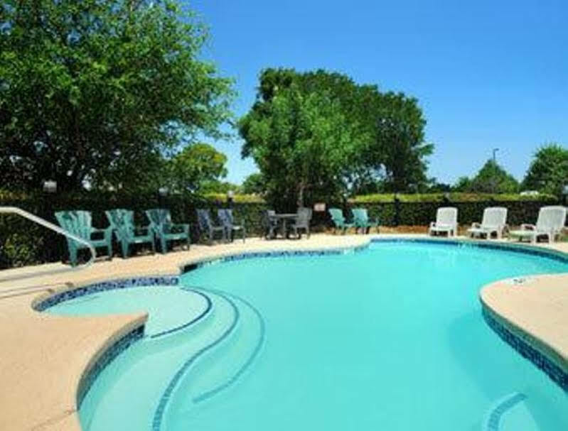 Travelodge By Wyndham Arlington/Dallas Area Extérieur photo